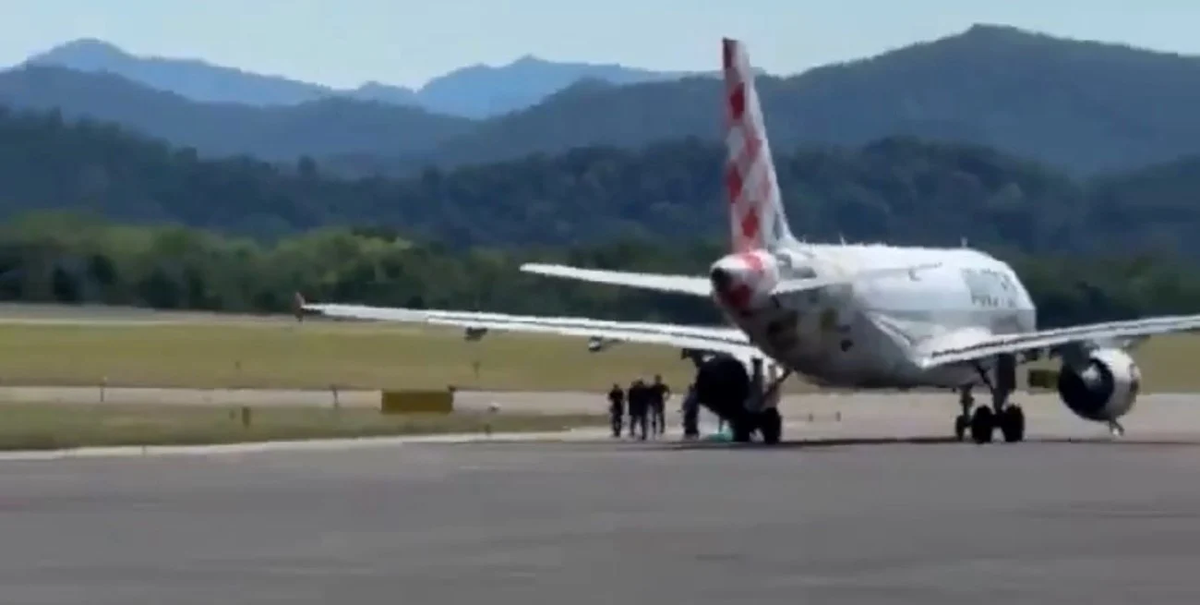 Horror en la pista: un hombre murió al ser succionado por la turbina de un avión Horror en la pista: un hombre murió al ser succionado por la turbina de un avión