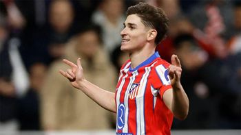 El golazo de Julián Álvarez no le alcanzó al Atlético de Madrid, que cayó ante Barcelona