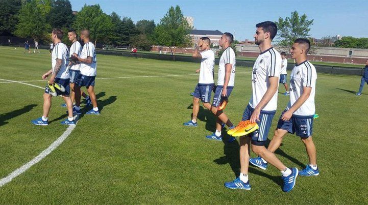 Con las defensas bajas: dos ausencias que preocupan en la Selección