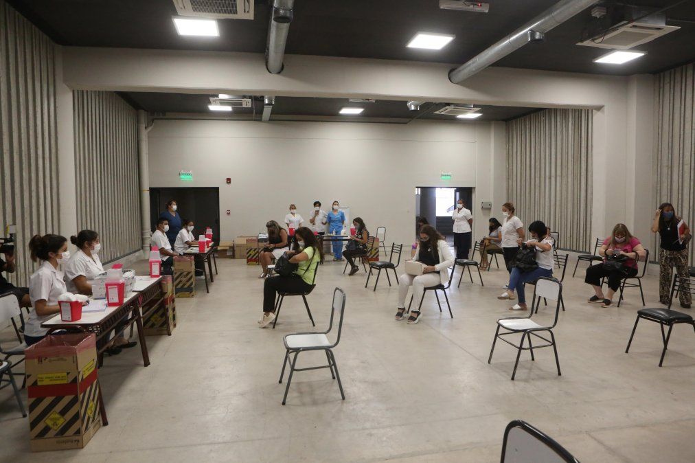 En sólo 3 jornadas de la vacunación a docentes ya se habían inmunizado hasta el martes a 2.500 del Gran Mendoza. Este miércoles arranca en el resto de la provincia