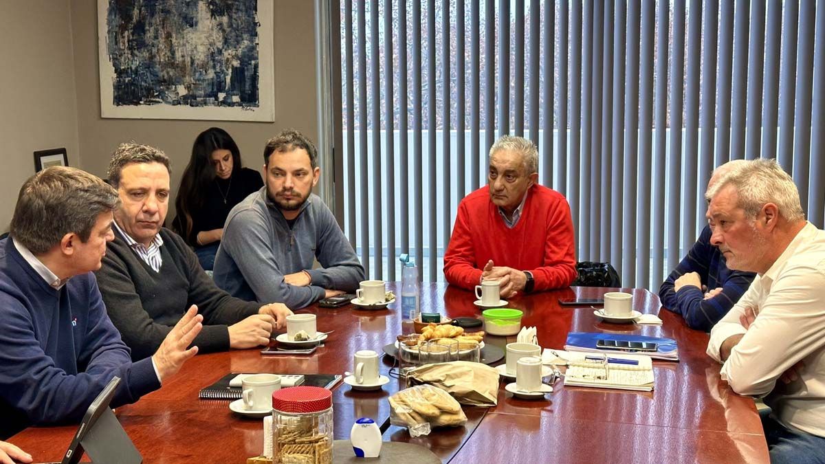 Una de las reuniones de De Marchi, en este caso con representantes de cajas previsionales.