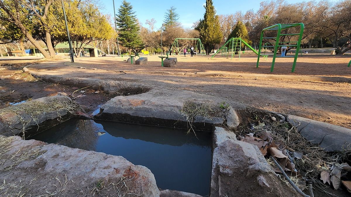 Toda la infraestructura del sector de juegos infantiles necesita ser reparado a cero, por cuestiones prácticas y de seguridad.