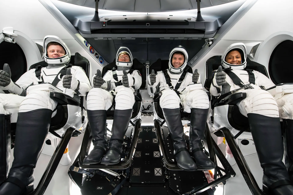 Los astronautas de la Crew-8 de la NASA, el especialista de la misión, el cosmonauta de Roscosmos, Alexander Grebenkinel; el piloto, Michael Barratt; el comandante, Matthew Dominick; y la especialista de la misión, Jeanette Epps. Crédito: EFE/SpaceX. Los astronautas de la Crew-8 de la NASA, el especialista de la misión, el cosmonauta de Roscosmos, Alexander Grebenkinel; el piloto, Michael Barratt; el comandante, Matthew Dominick; y la especialista de la misión, Jeanette Epps. Crédito: EFE/SpaceX.