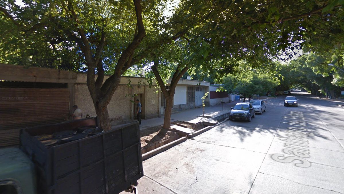 Carvalo vivía solo en su casa de calle Santiago del Estero 1.053, de Capital.