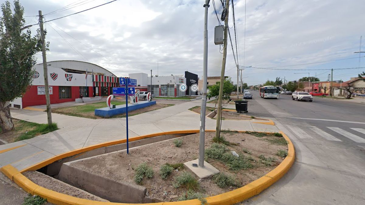 La pareja estaba en calle Bandera de los Andes y Cano, de Rodeo del Medio, a metros del Club Deportivo y Social Guaymallén. La pareja estaba en calle Bandera de los Andes y Cano, de Rodeo del Medio, a metros del Club Deportivo y Social Guaymallén.