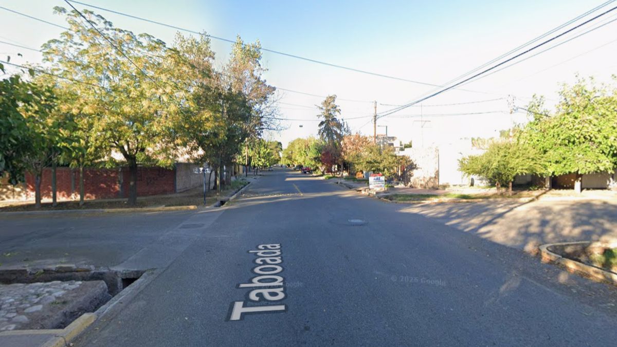 La detención ocurrió en calles Moretti y Taboada de Luján, donde los adolescentes manipulaban una réplica de arma de fuego. La detención ocurrió en calles Moretti y Taboada de Luján, donde los adolescentes manipulaban una réplica de arma de fuego. 