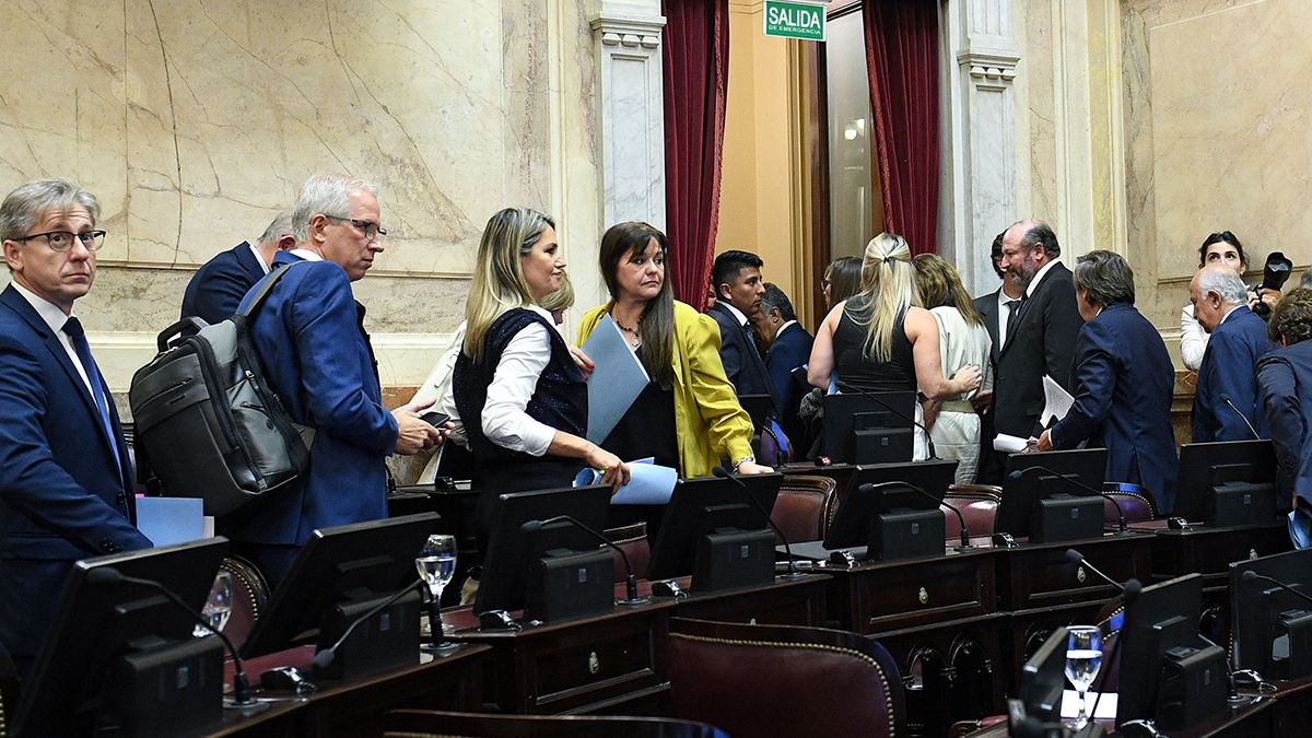 Senadores de Juntos por el Cambio se retiran de la sesión.