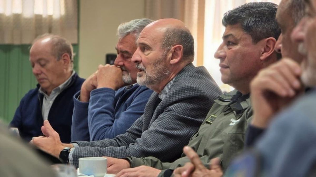 De la reunión por los cierres del paso a Chile participaron autoridades provinciales y nacionales. De la reunión por los cierres del paso a Chile participaron autoridades provinciales y nacionales.