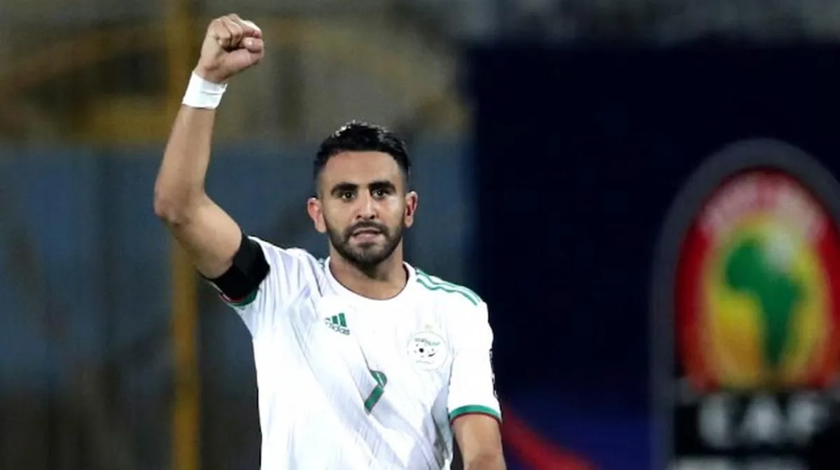 Riyad Mahrez es capitán y figura de Argelia. Riyad Mahrez es capitán y figura de Argelia.