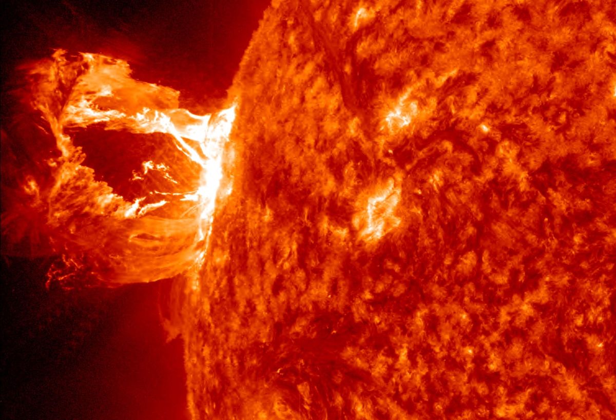 Máxima alerta solar: llamarada X5.1 genera cortes de comunicación mundial