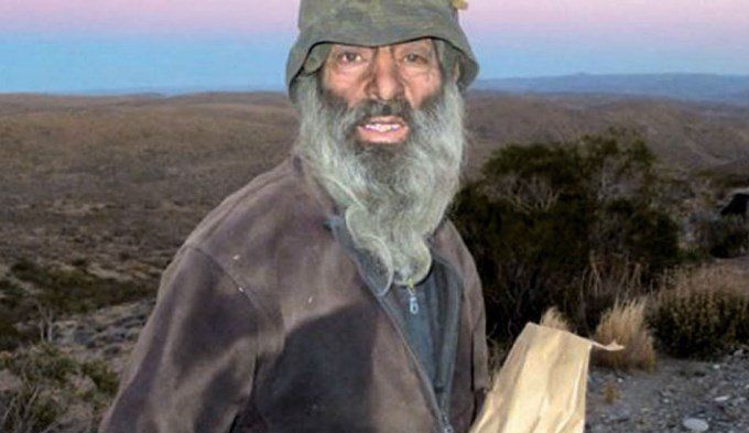 La increíble historia del hombre que vive al costado de la ruta hace 20 años