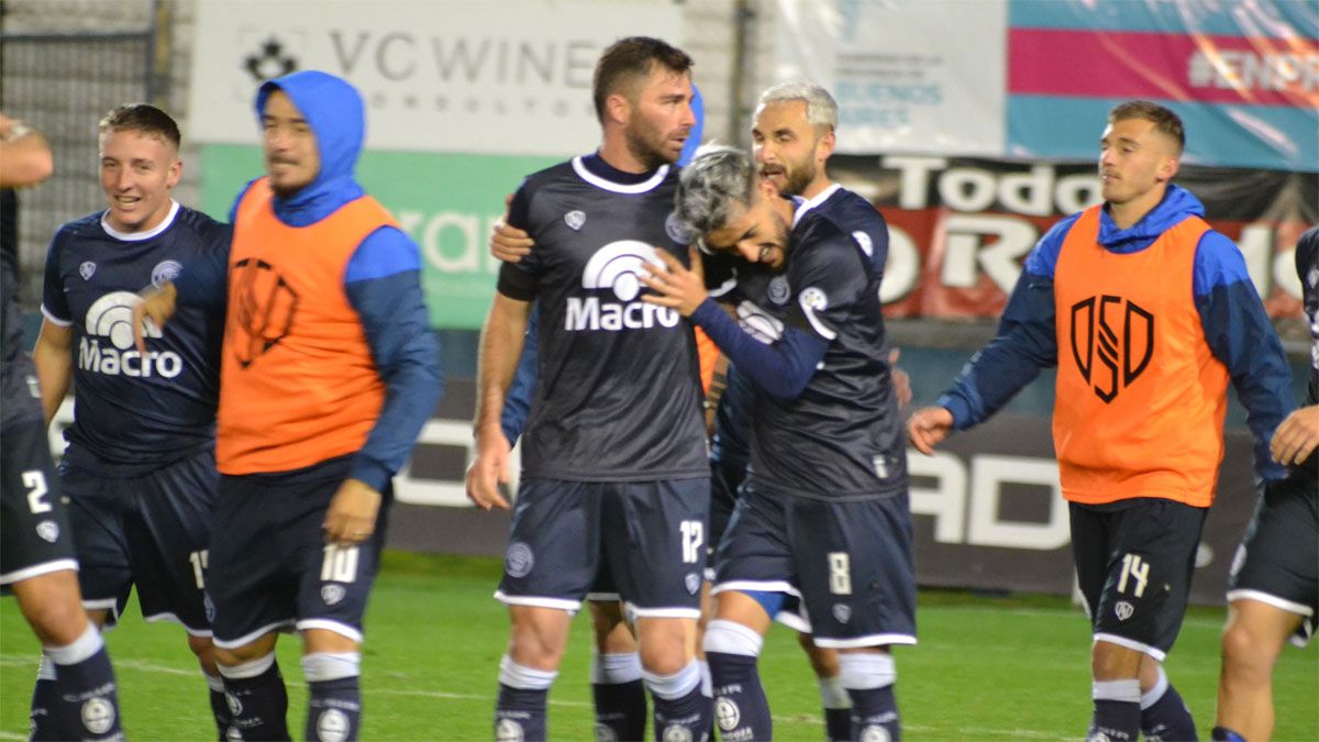 Independiente Rivadavia quedó en la cima de la Primera Nacional.