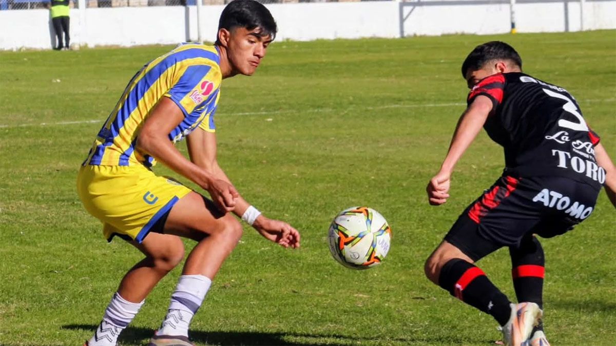 Huracán Las Heras cayó ante Juventud Unida.