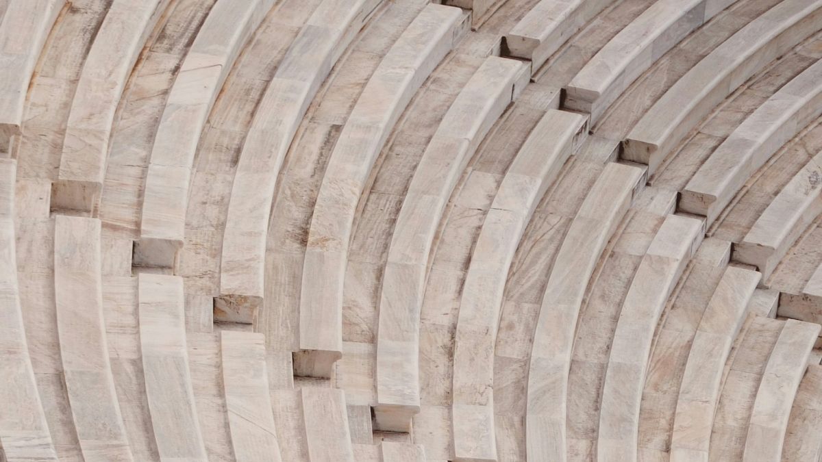 La política juega un papel fundamental en la forma en que se abordan y se gestionan los problemas del ambiente. (Foto: Unsplash)