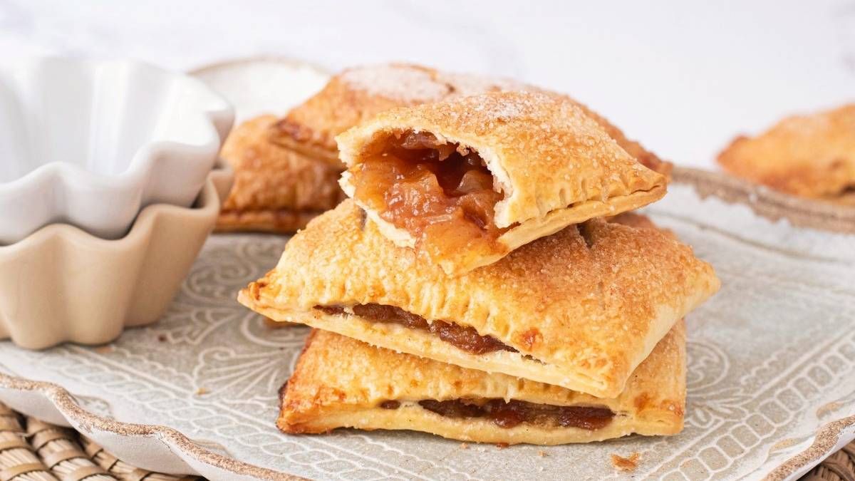 Cómo hacer Pastelitos de manzana: la receta casera con 4 ingredientes y en 10 minutos