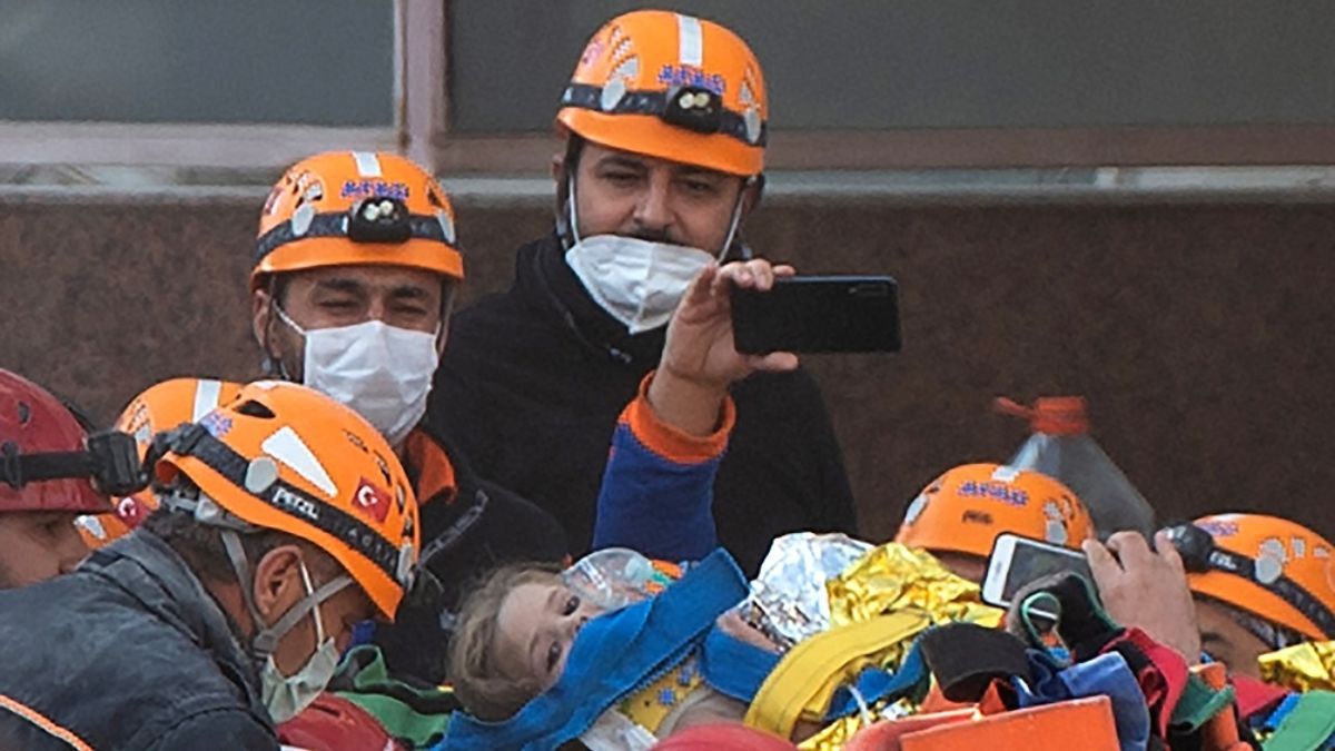 Milagro. Una niña fue rescatada luego de estar 91 horas enterrada.