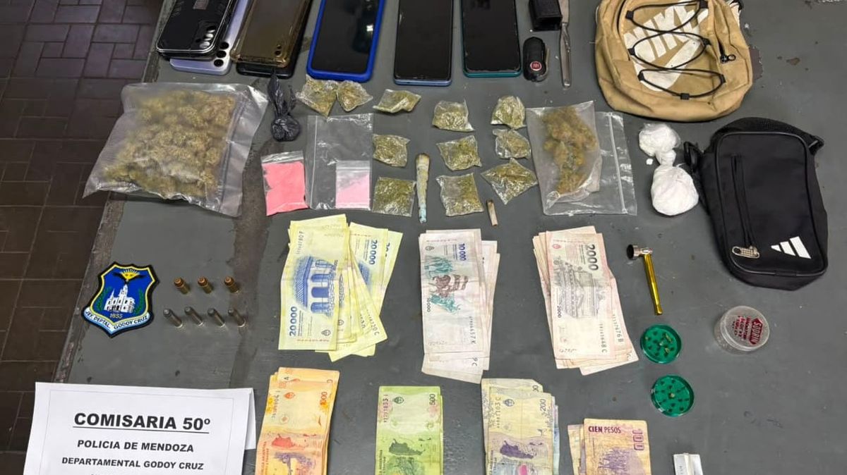 Entre lo secuestrado a los detenidos en Godoy Cruz había marihuana, cocaína, dinero y municiones de diferente calibre.&nbsp;