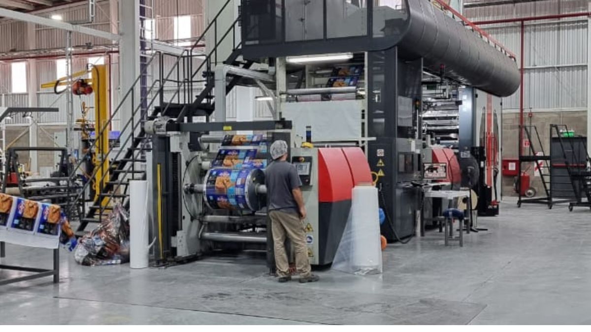 Una de las nuevas máquinas que ingresó en diciembre a Plastiandino Una de las nuevas máquinas que ingresó en diciembre a Plastiandino