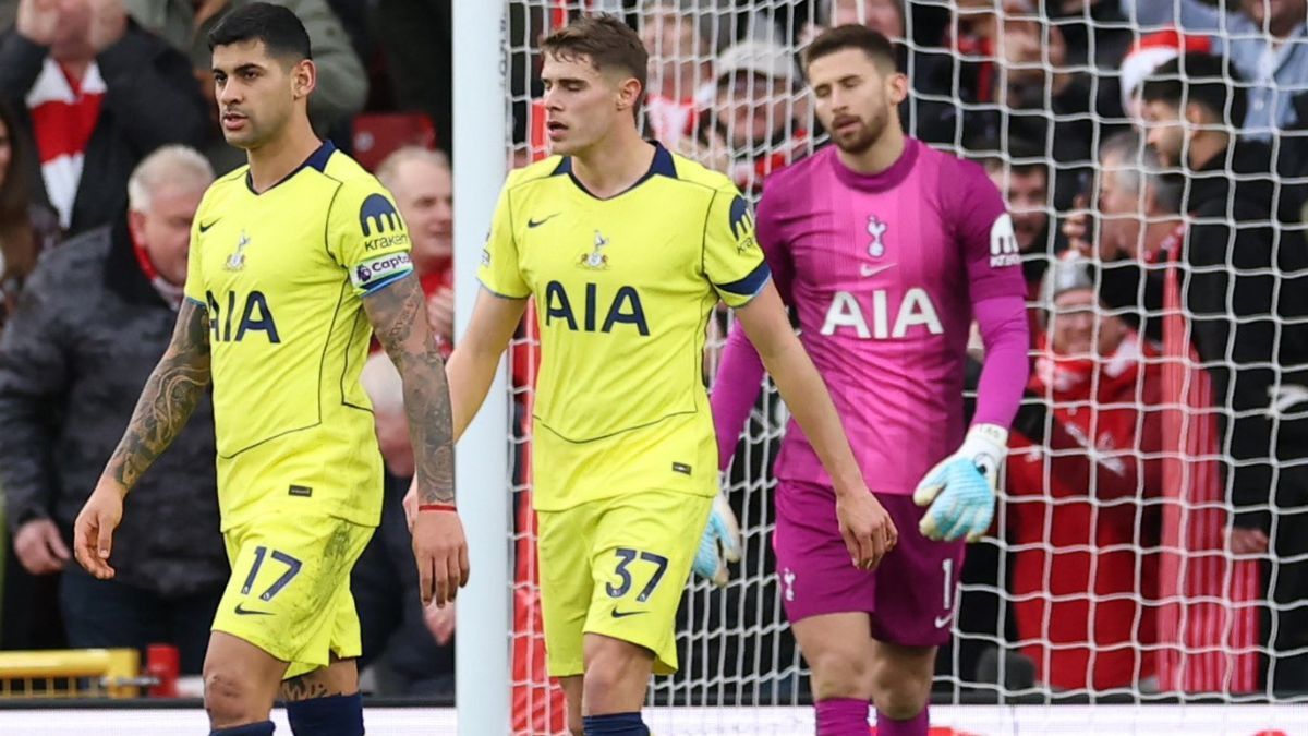 Aston Villa, sin Dibu Martínez, se lo dio vuelta al West Ham y Tottenham, con el Cuti Romero, cayó sin atenuantes ante el Nottingham Forest