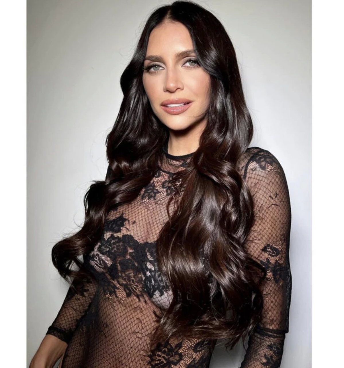 En ultra body transparente y sin brassier Zaira Nara reventó Noche al Dente.