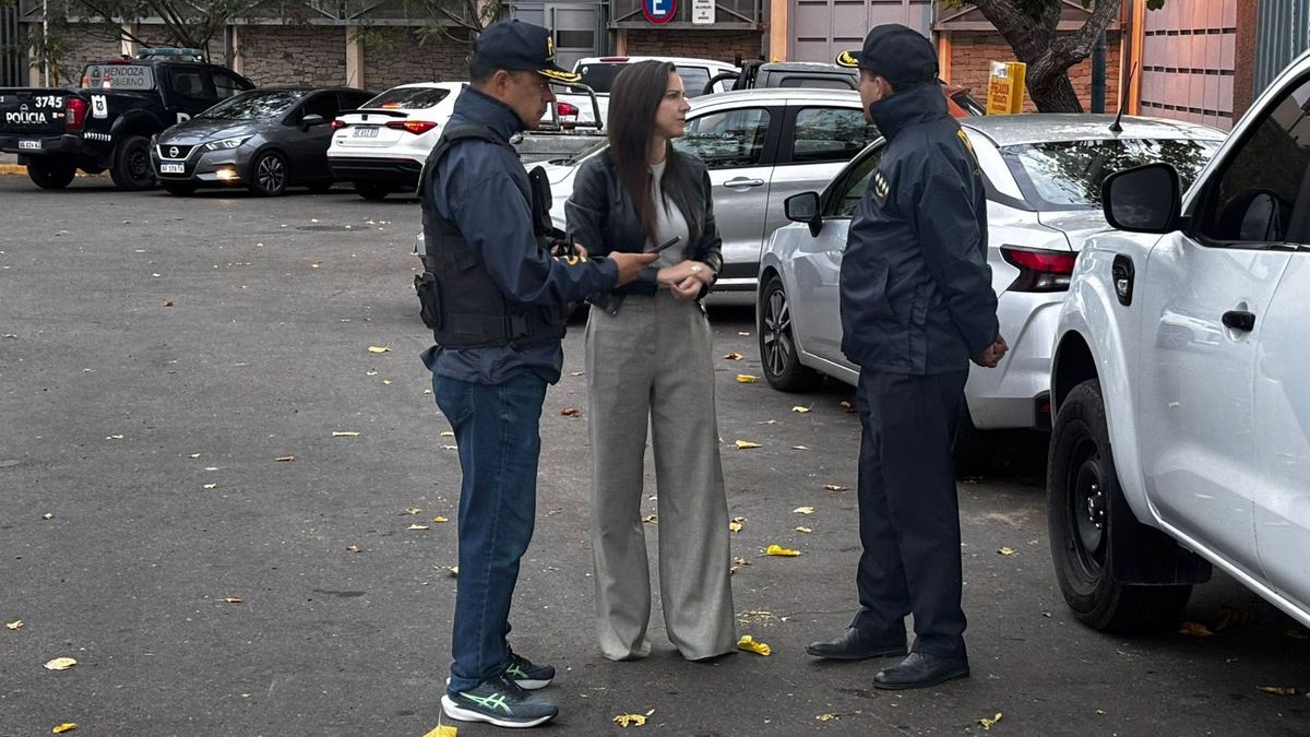 La ministra Mercedes Rus estuvo en el operativo policial en el barrio La Gloria. La ministra Mercedes Rus estuvo en el operativo policial en el barrio La Gloria.