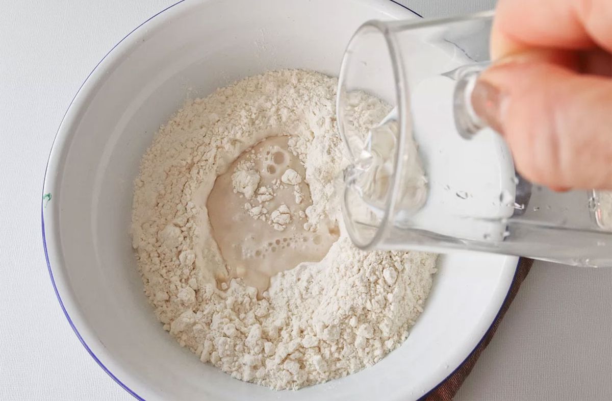 La masa para pizza lleva pocos ingredientes. Con 1 kilogramo de harina salen entre 6 a 8 pizzas. La masa para pizza lleva pocos ingredientes. Con 1 kilogramo de harina salen entre 6 a 8 pizzas.