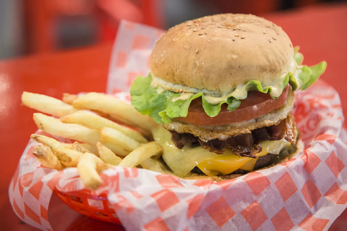 Verano 2024. Cuánto cuesta comer una hamburguesa en Mar del Plata. Verano 2024. Cuánto cuesta comer una hamburguesa en Mar del Plata.