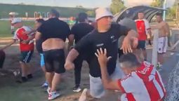 La pelea entre las dos facciones de Camioneros rápidamente se volvió viral y el video llegó a todos lados. La pelea entre las dos facciones de Camioneros rápidamente se volvió viral y el video llegó a todos lados.