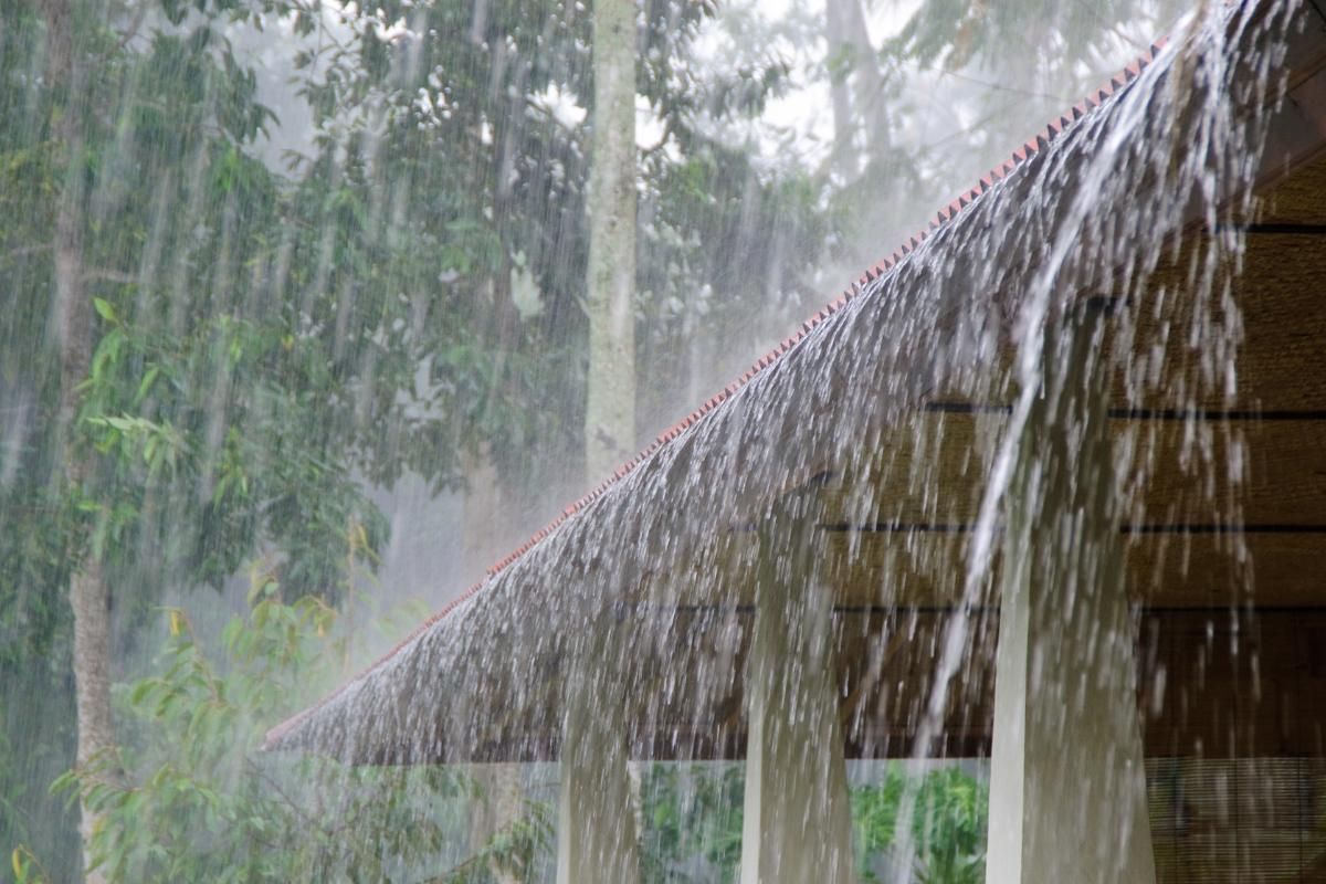 Evita salir durante lluvias muy fuertes