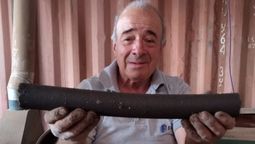 Miguel Farías es jubilado y vende leña fabricada con restos de poda para evitar la deforestación.