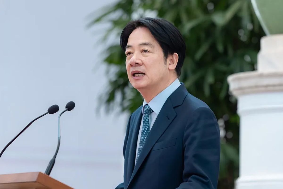 El presidente taiwanés William Lai (Lai Ching-te), calificó los rumores como “noticias falsas” y subrayó que una moneda más fuerte perjudicaría la competitividad de las exportaciones taiwanesas. El presidente taiwanés William Lai (Lai Ching-te), calificó los rumores como “noticias falsas” y subrayó que una moneda más fuerte perjudicaría la competitividad de las exportaciones taiwanesas.