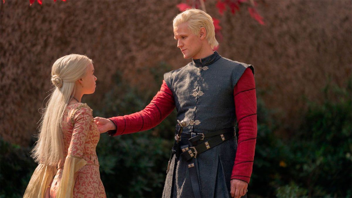 El Príncipe Daemon Targaryen (Matt Smith) y la Princesa Rhaenyra Targaryen (Milly Alcock) en su adolescencia.
