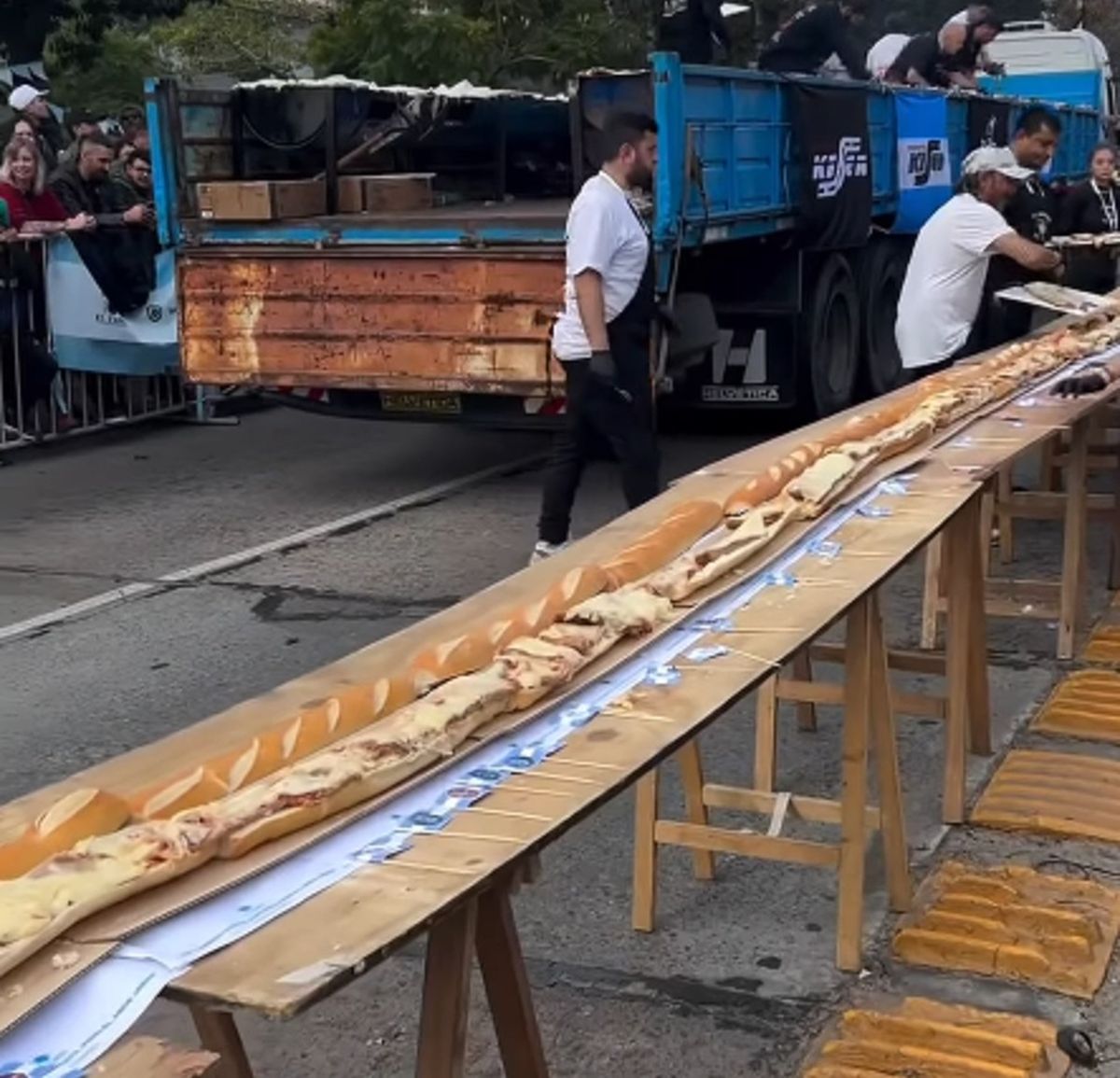 Un enorme sándwich de matambre se transformó en motivo de discordia. Imagen: captura de pantalla