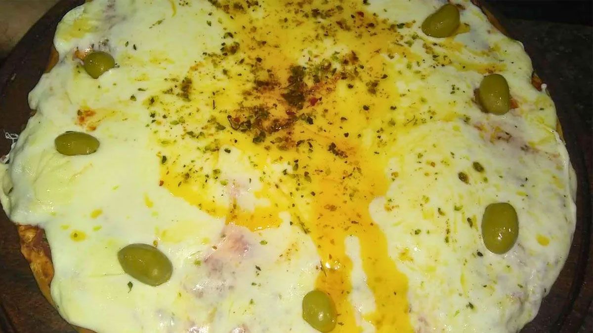 La receta de chimichurri casero para pizza se hace con una receta fácil y rápida