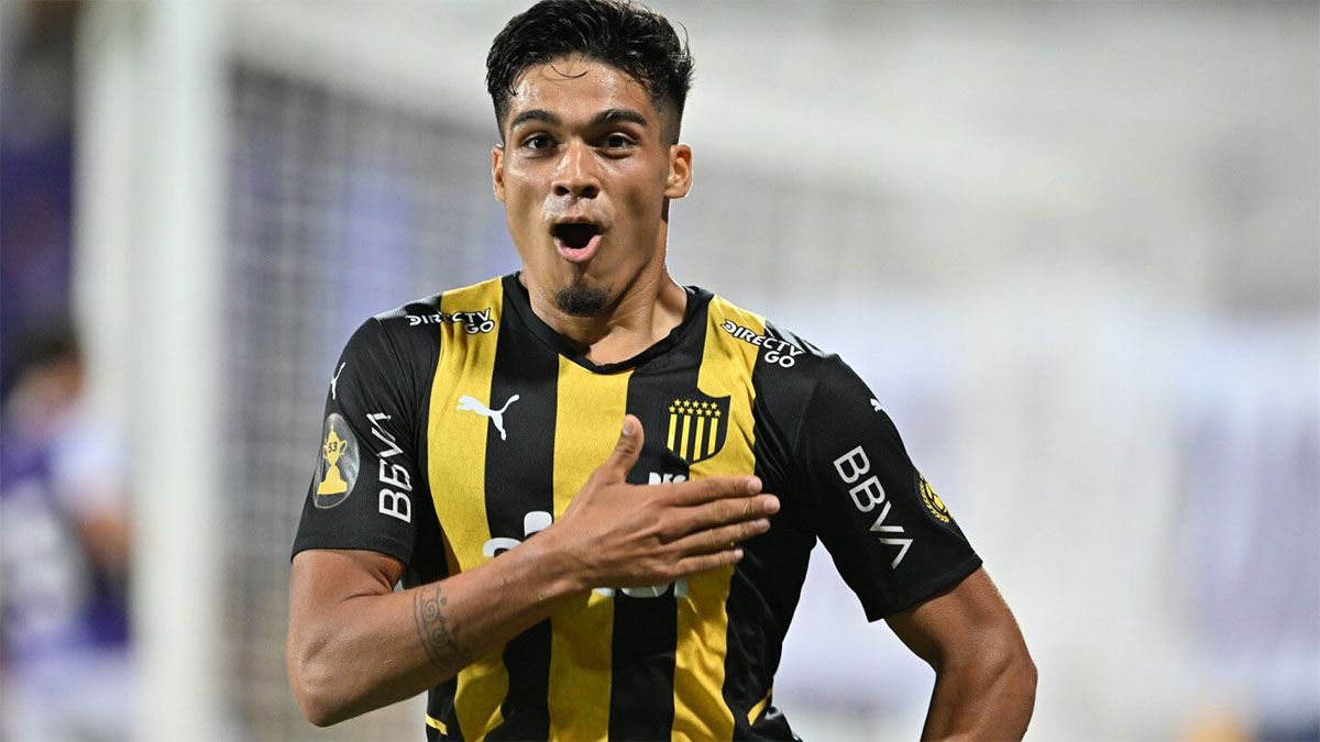 Matías Arezo. de Peñarol, podría jugar en River.