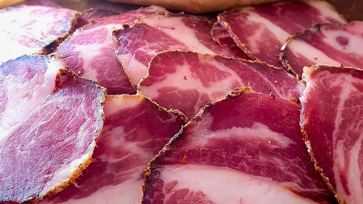 La bondiola de cerdo se puede preparar como fiambre