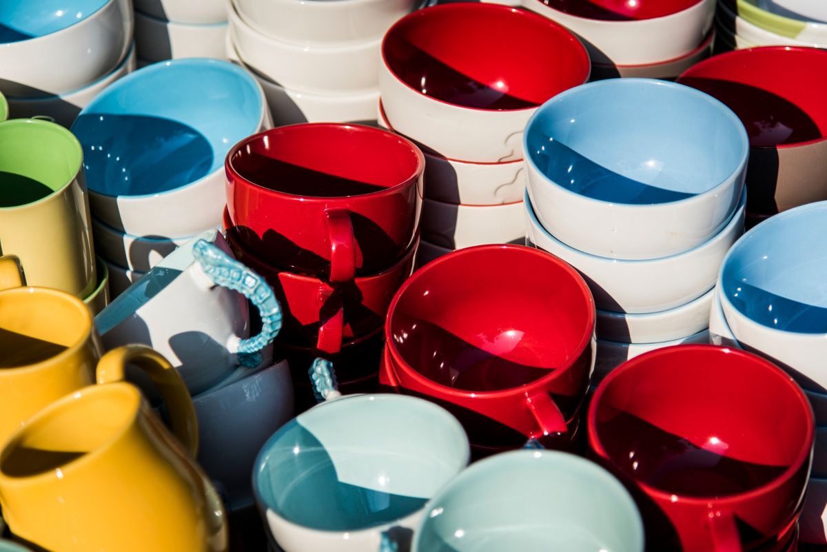 Ordena las tazas de tu hogar con este método japonés. Imagen: Freepik