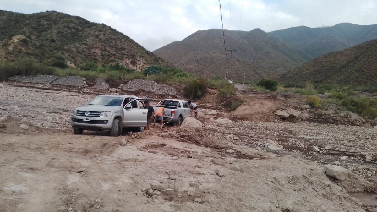 Hubo que trabajar durante 48 horas para restablecer los caminos en la zona del Dique Papagayos y el ingreso al Cerro Arco.