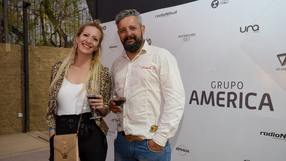 Jennifer Valdez y Guille Castro.