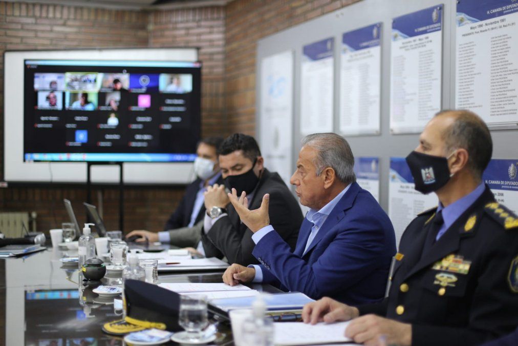 El ministro de Seguridad, Raúl Levrino, fue a la Legislatura a defender el presupuesto de su área, y adelantó que pretende tercerizar el servicio de videovigilancia con 700 cámaras y su funcionamiento.&nbsp;