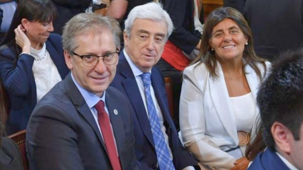 El correntino Eduardo Vischi representará a la UCR en la reunión con Patricia Bullrich por la reforma laboral. En la imagen, aparece junto a Eduardo Galaretto y la senadora mendocina Mariana Juri. 