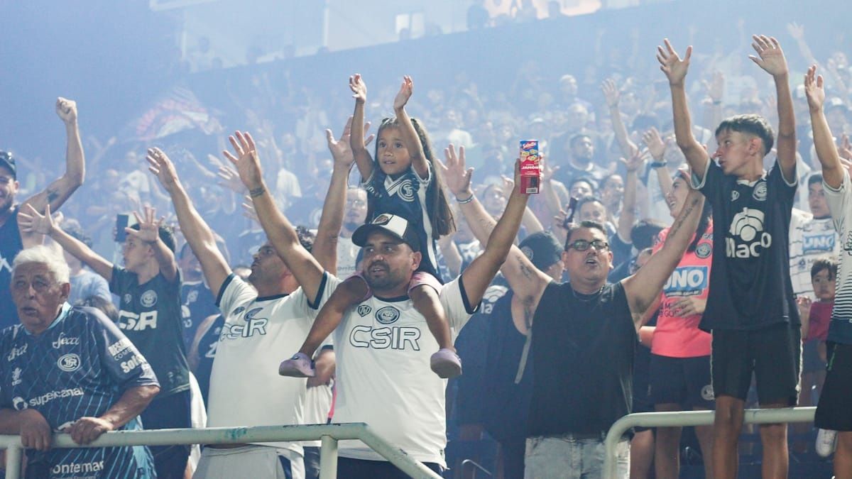 Los hinchas de la Lepra armaron una fiesta en el Gargantini en el debut ante Independiente de Avellaneda. Los hinchas de la Lepra armaron una fiesta en el Gargantini en el debut ante Independiente de Avellaneda.
