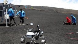 Prueban robots en el monte Etna para simular aterrizajes espaciales
