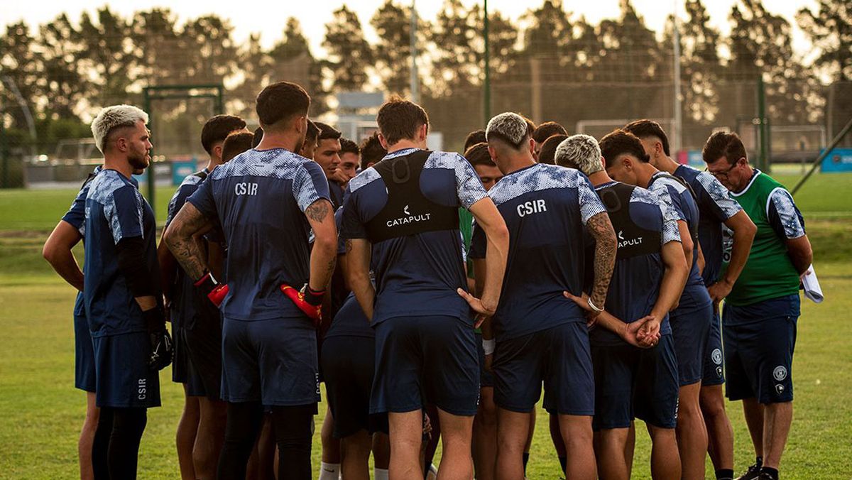 Independiente Rivadavia realizó su última práctica en Rosario antes de iniciar el Torneo Apertura contra Newell's. Independiente Rivadavia realizó su última práctica en Rosario antes de iniciar el Torneo Apertura contra Newell's.