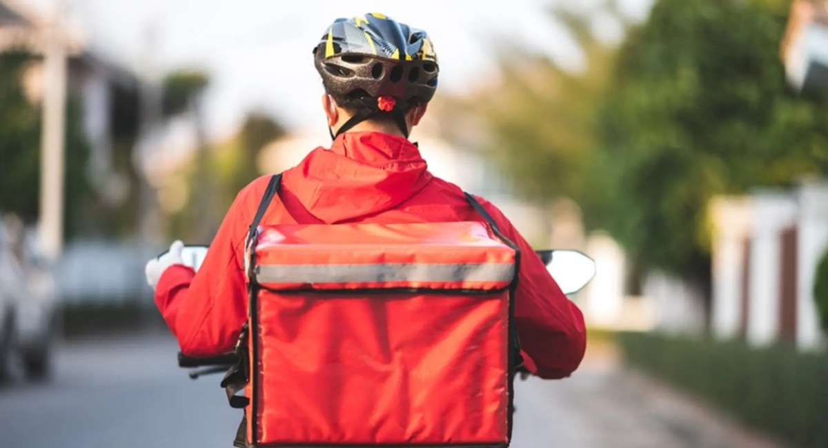 Un repartidor de plataformas de delivery en Argentina necesitó completar 461 pedidos en septiembre para cubrir la canasta básica total de un hogar tipo. Un repartidor de plataformas de delivery en Argentina necesitó completar 461 pedidos en septiembre para cubrir la canasta básica total de un hogar tipo.