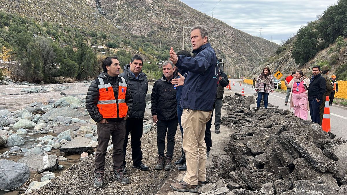 El ministro de Transporte de Chile, Juan Carños Muñoz, en la ruta 60, a la altura de Guardia Vieja.