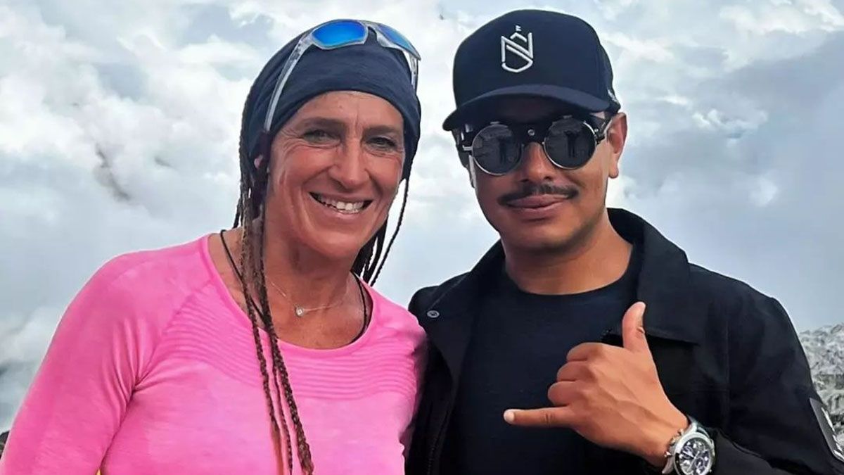 Laura Horta en el Himalaya con Nirmal Purja, protagonista de la película Los 14 Ochomiles