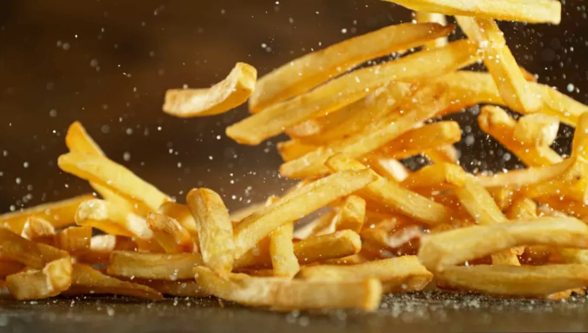 El truco desconocido de un chef profesional para que las papas fritas queden crujientes y sabrosas