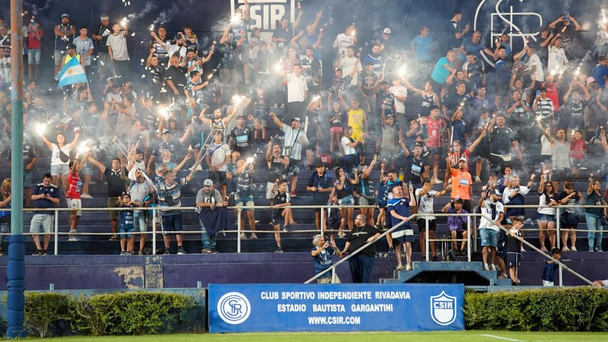 Los hinchas de la Lepra coparon el Gargantini en el primer partido de local.