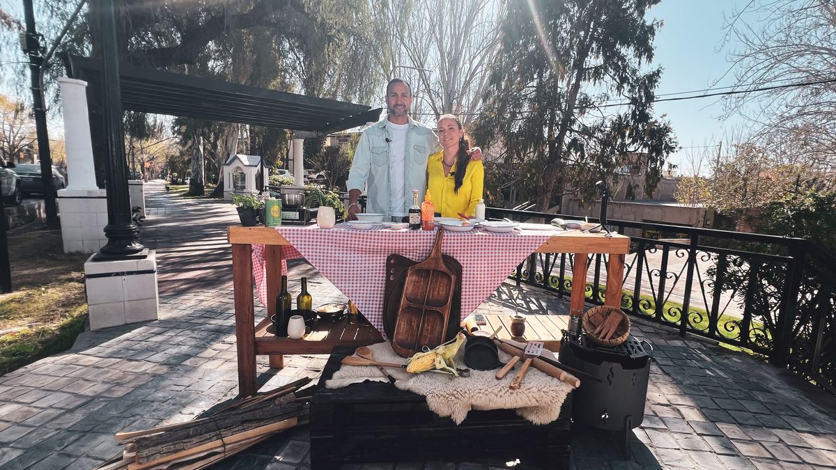 Nacho Molina y Romi Terranova, de Un bocado, presentan la receta de Sushi burger.